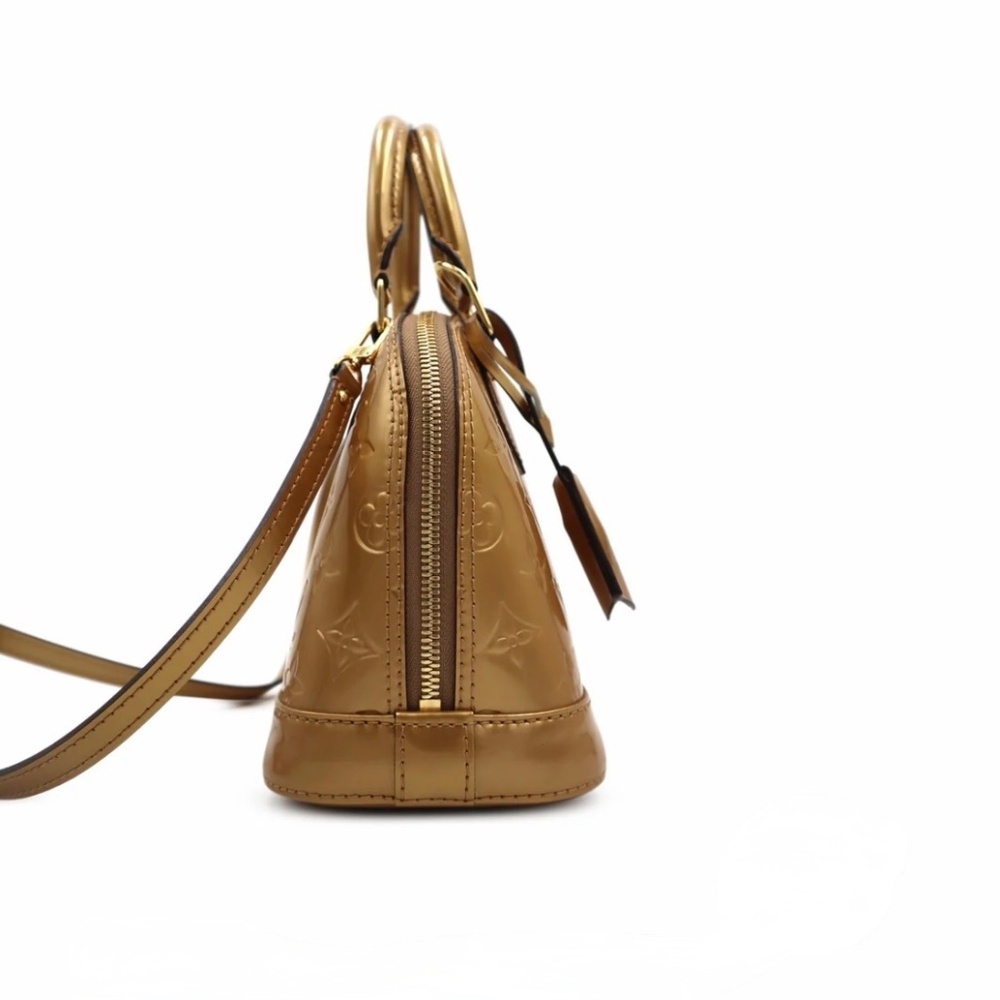 LOUIS VUITTON MONOGRAM VERNIS ALMA BB SHOULDER BAG. Includes dust bag - Picture 4 of 12